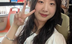 被老总按在办公桌吸奶头